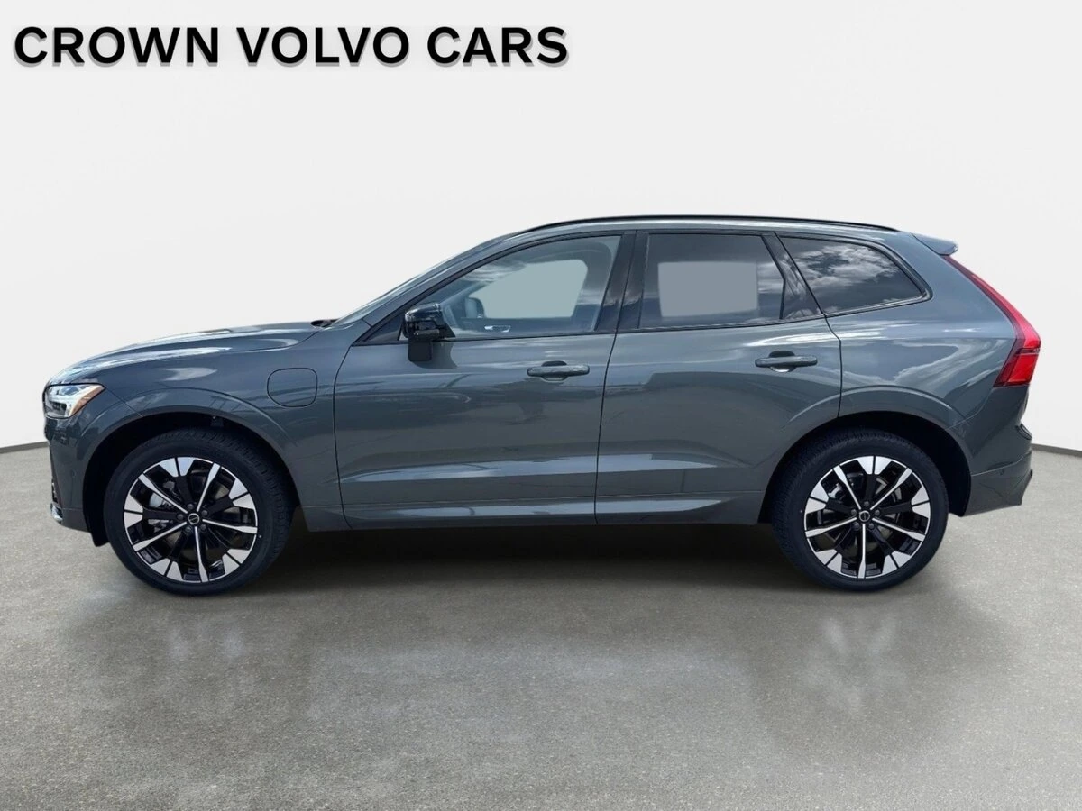 2026 Volvo - image 8