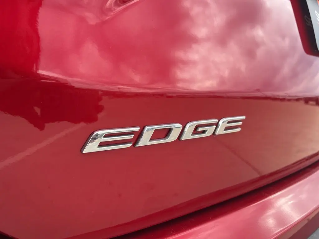 2020 Ford Edge SEL photo 6