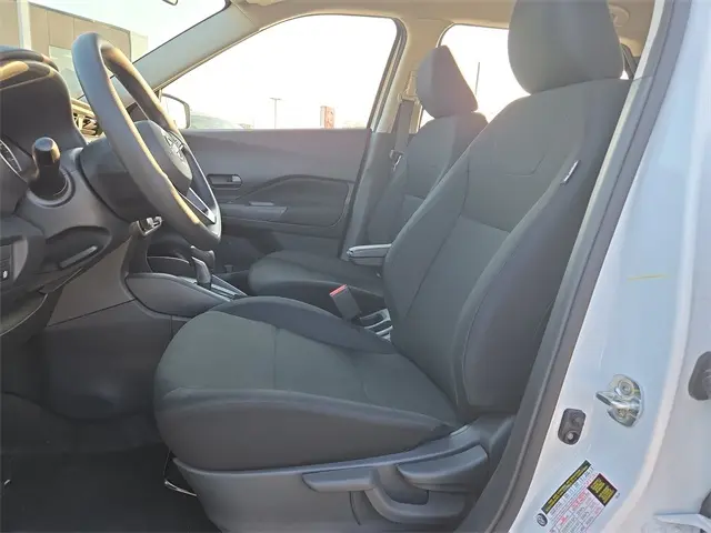 2025 Nissan Kicks Play S photo 9