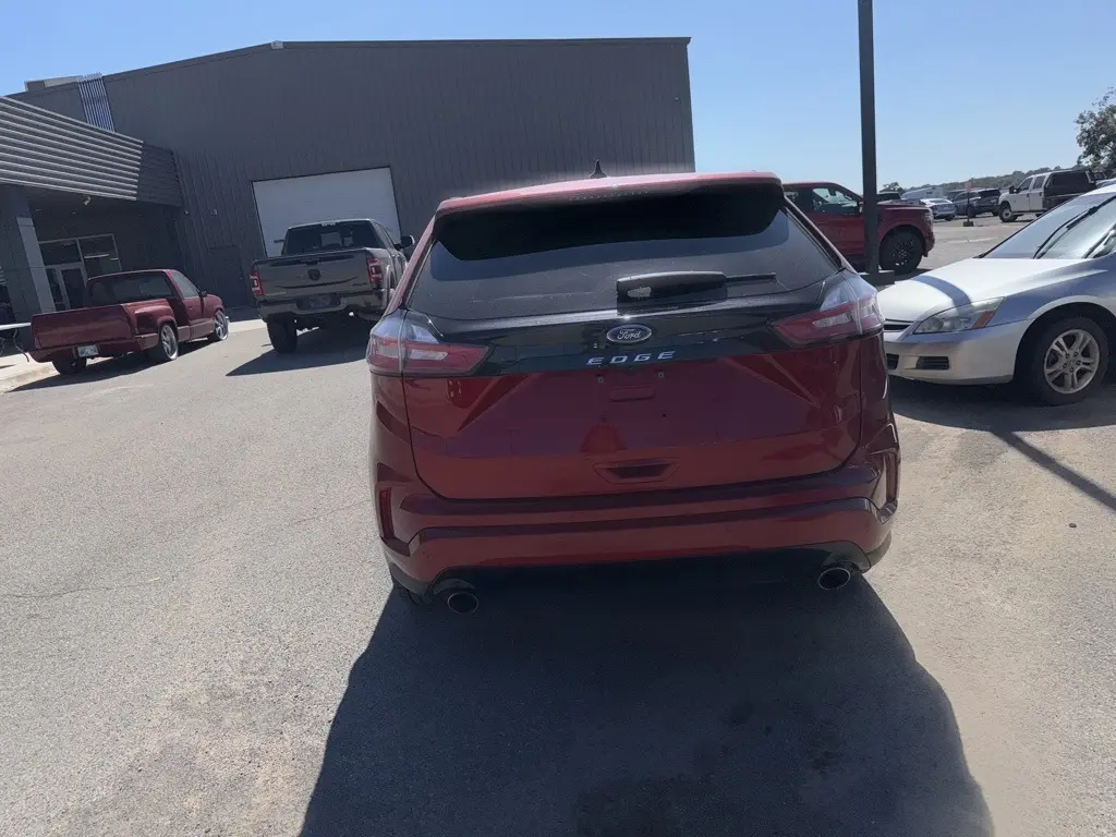 2021 Ford Edge ST photo 3