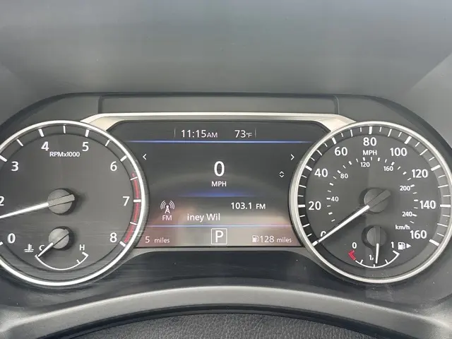 2025 Nissan Sentra SV photo 10