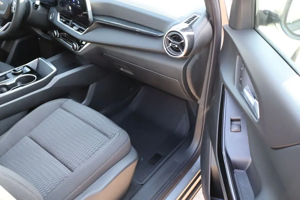 2026 Chevrolet Equinox LT photo 36