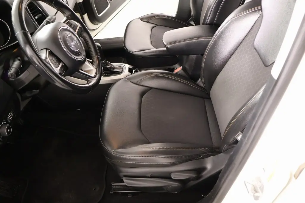 2020 Jeep Compass Latitude photo 2