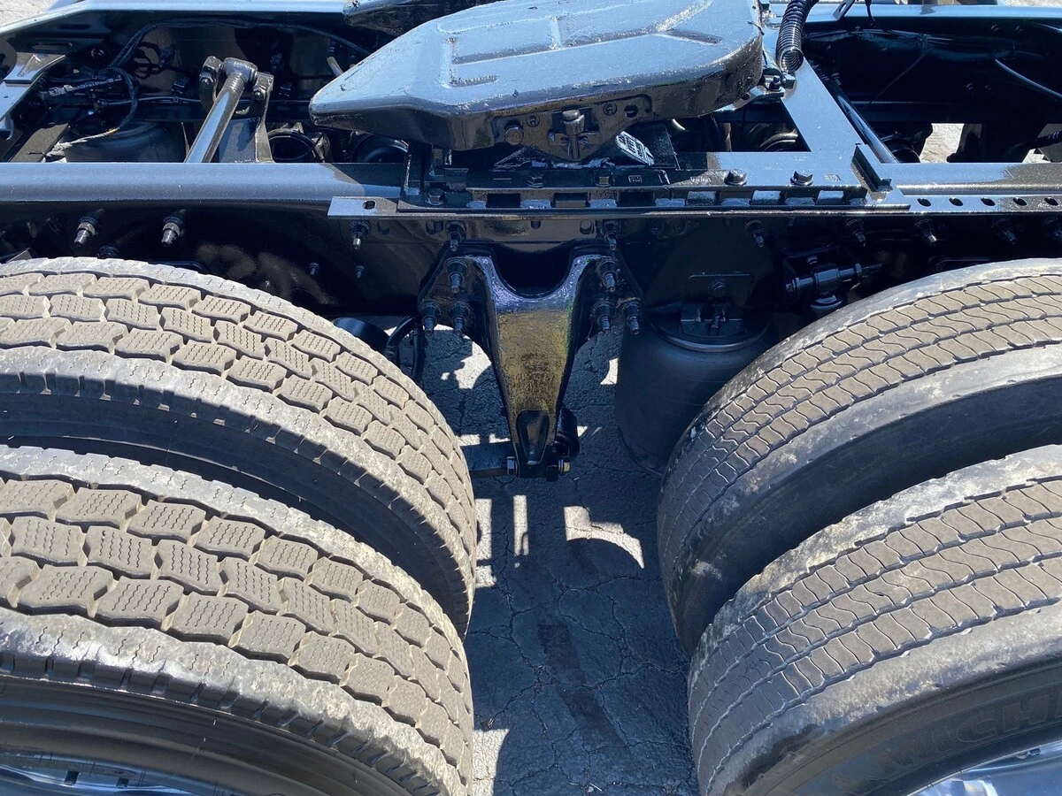 2023 International LT — photo 5