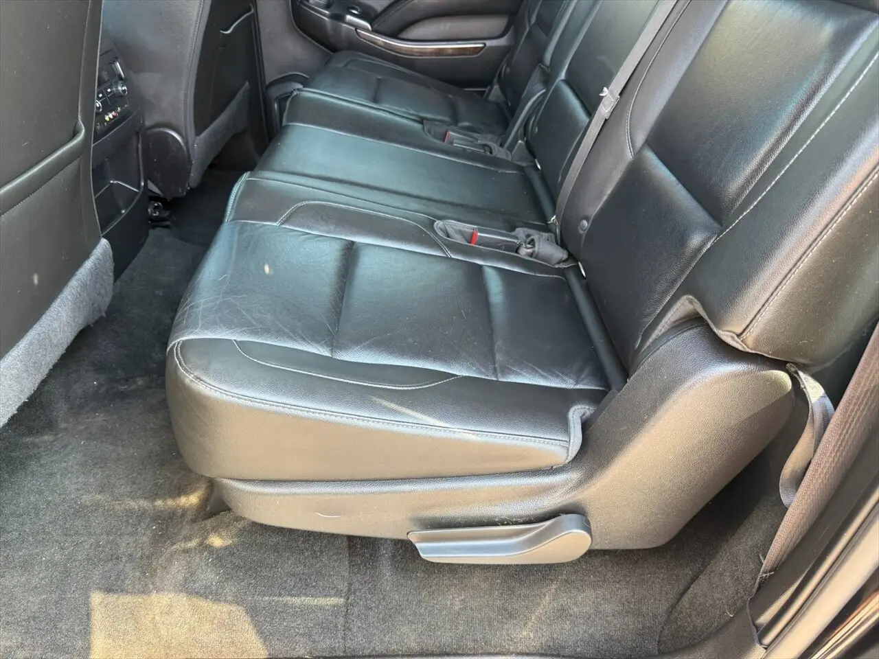 2016 Chevrolet Suburban LT photo 26