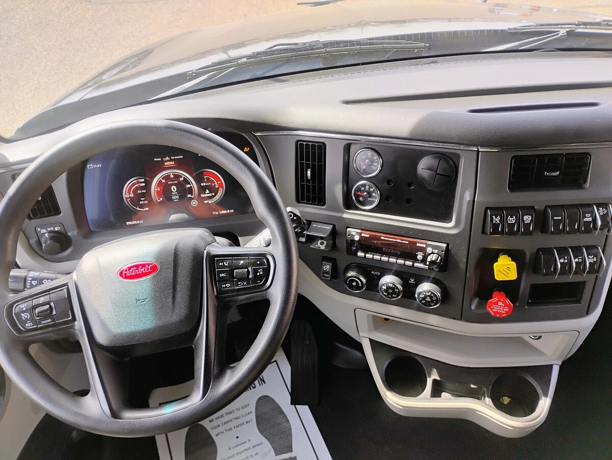 2023 Peterbilt 579 - image 14