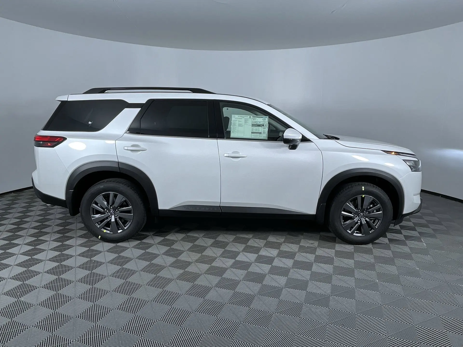 2025 Nissan Pathfinder SV photo 9