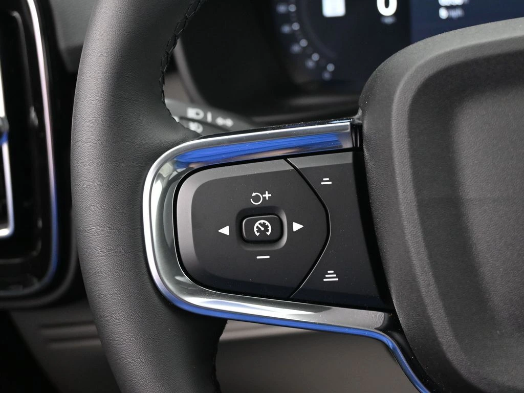 2026 Volvo - image 11