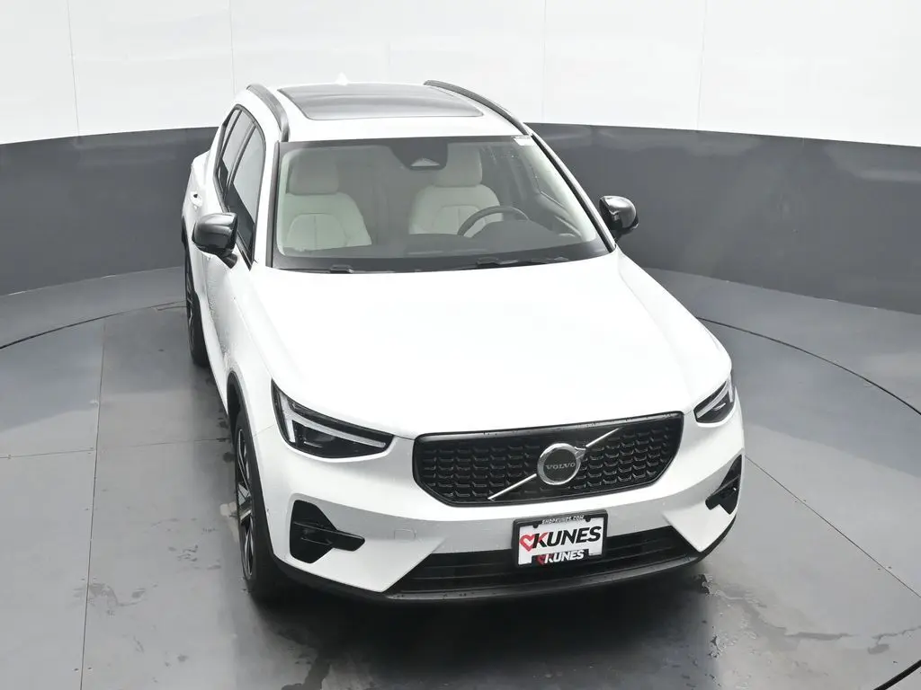 2026 Volvo - image 34