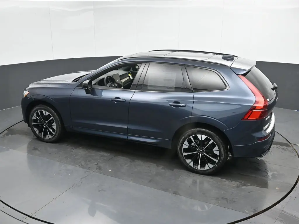 2026 Volvo - image 36