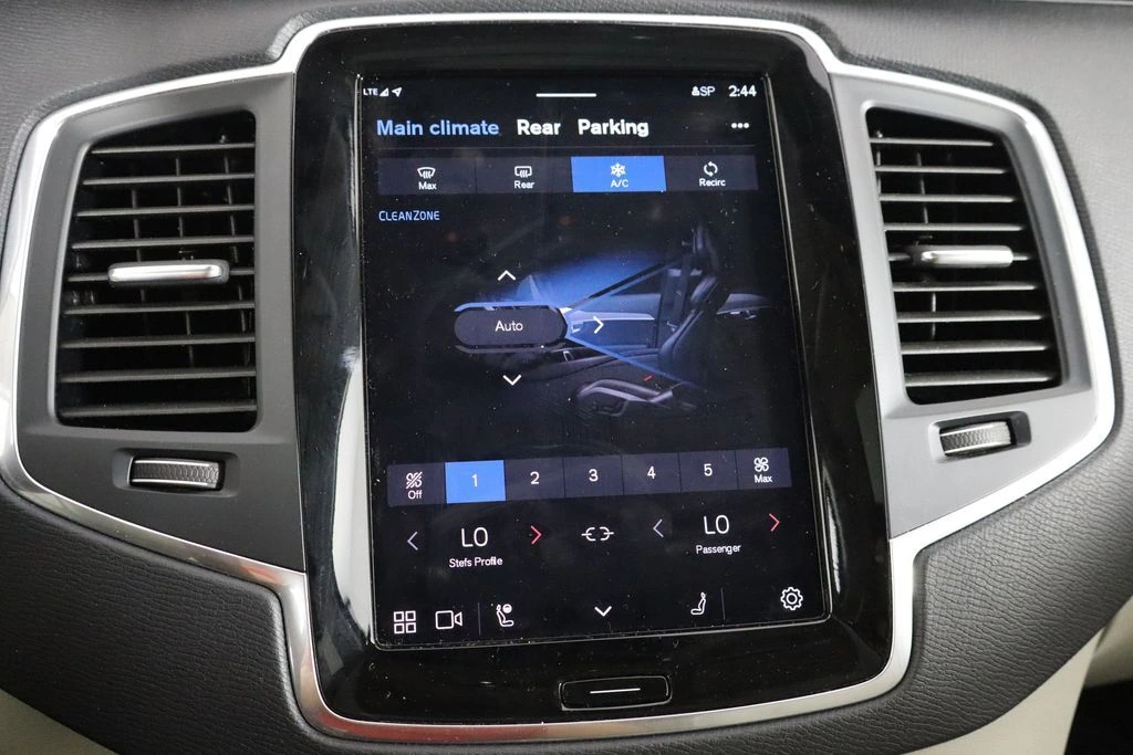 2023 Volvo - image 33