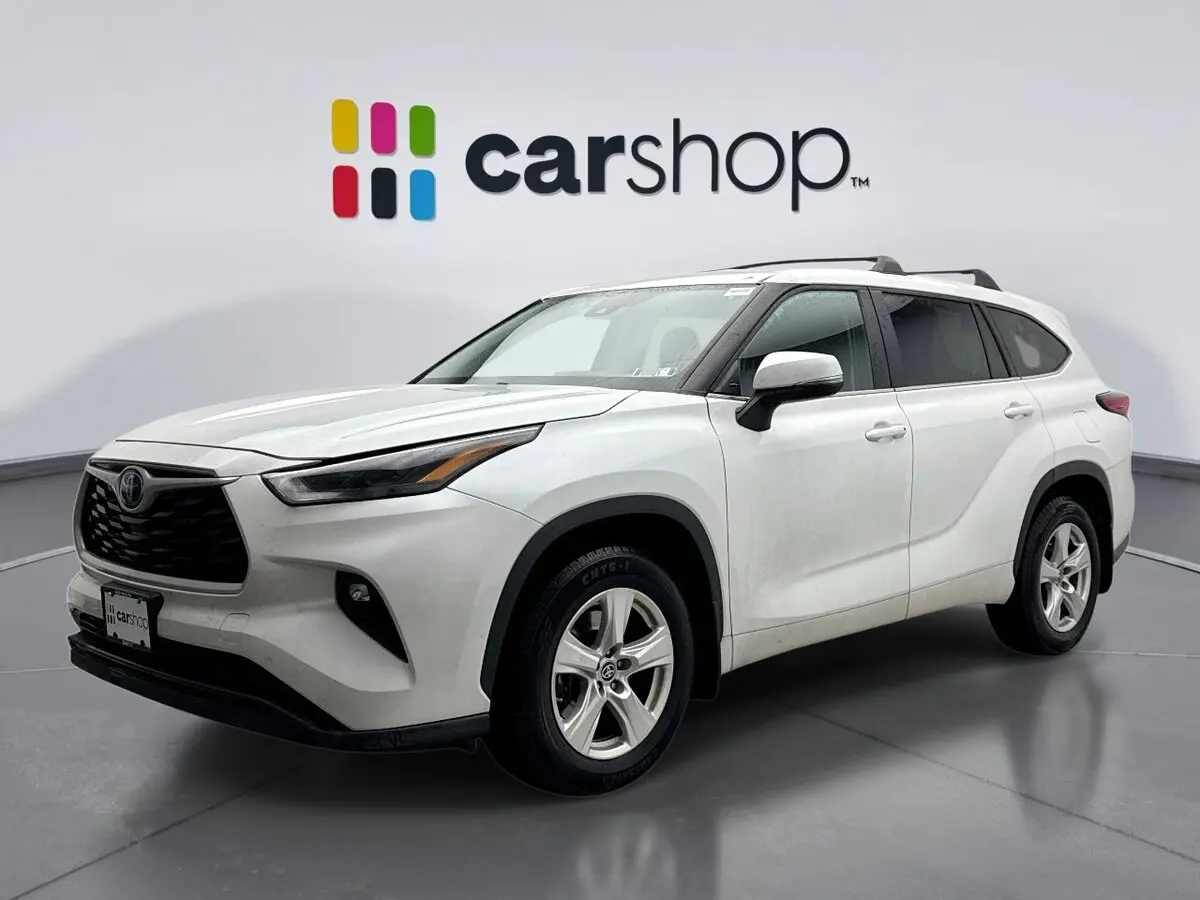 2023 Toyota Highlander LE's photo