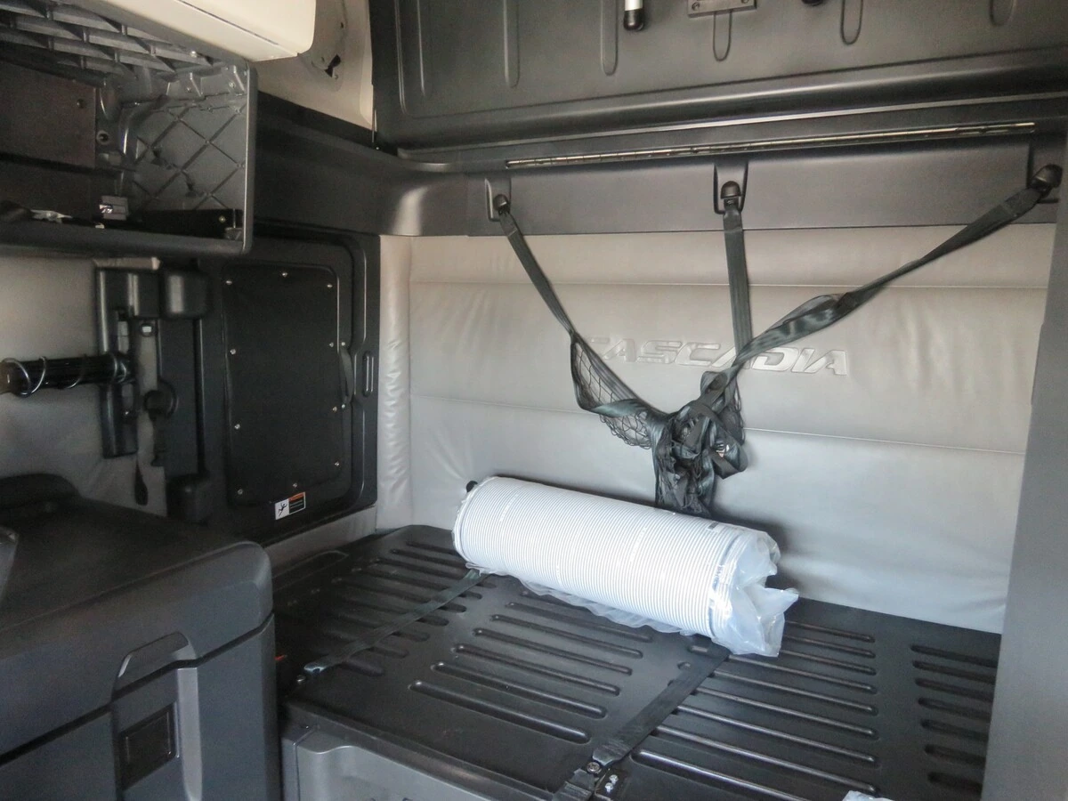 2022 Freightliner Cascadia - image 16