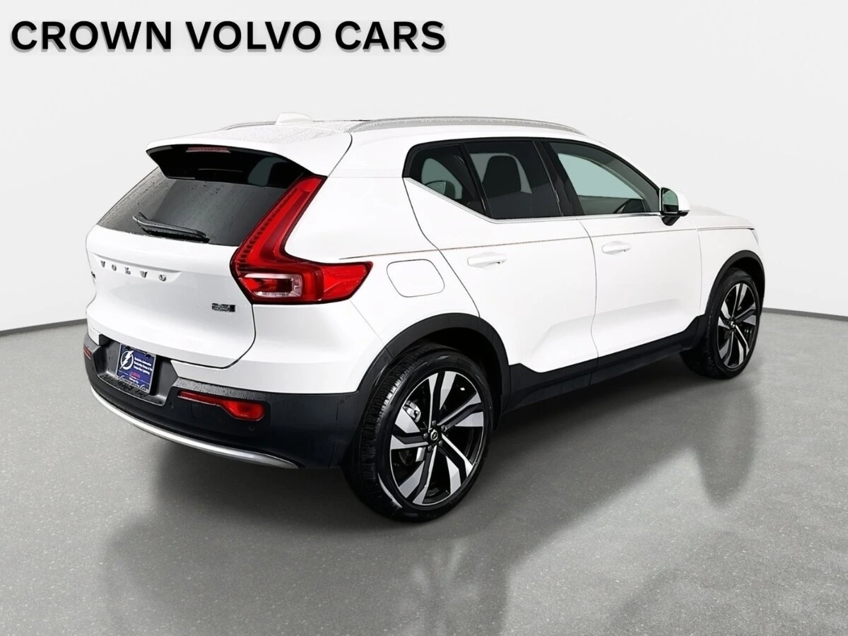 2023 Volvo - image 5