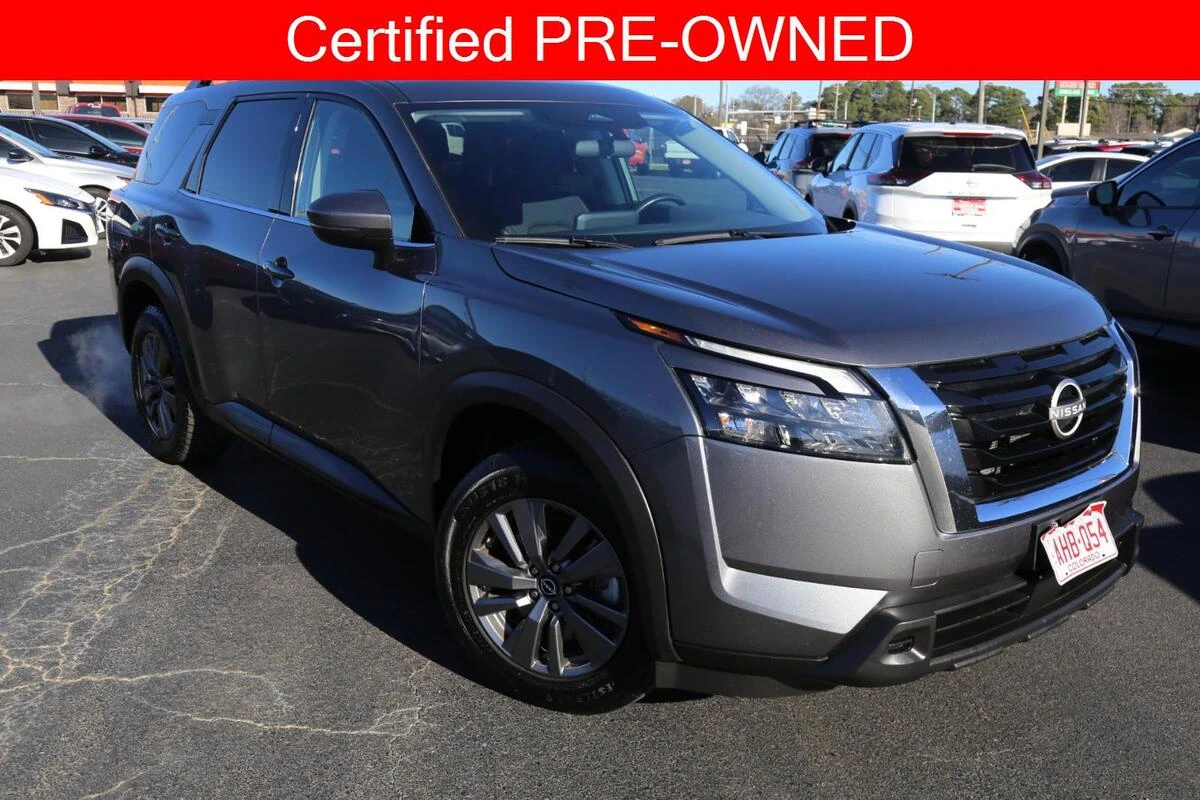 2024 Nissan Pathfinder SV's photo