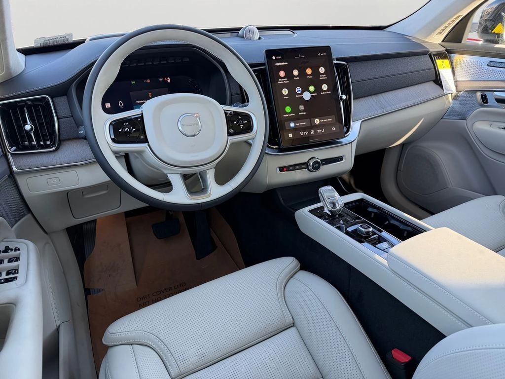 2026 Volvo - image 11