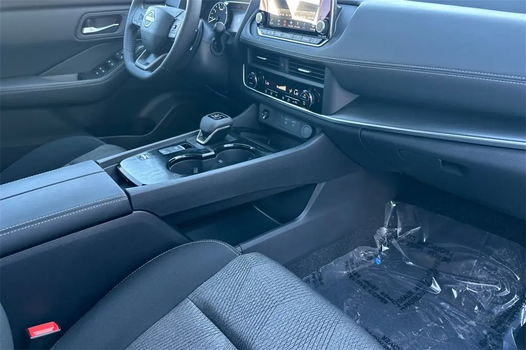 2026 Nissan Rogue SV photo 15