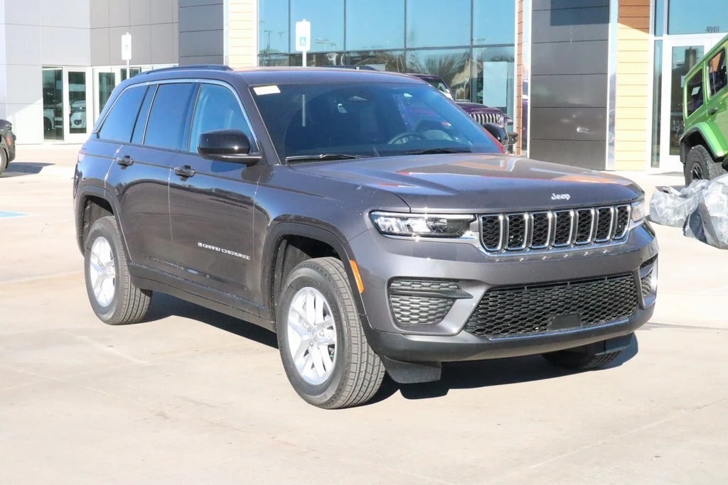 2025 Jeep Grand Cherokee Laredo's photo