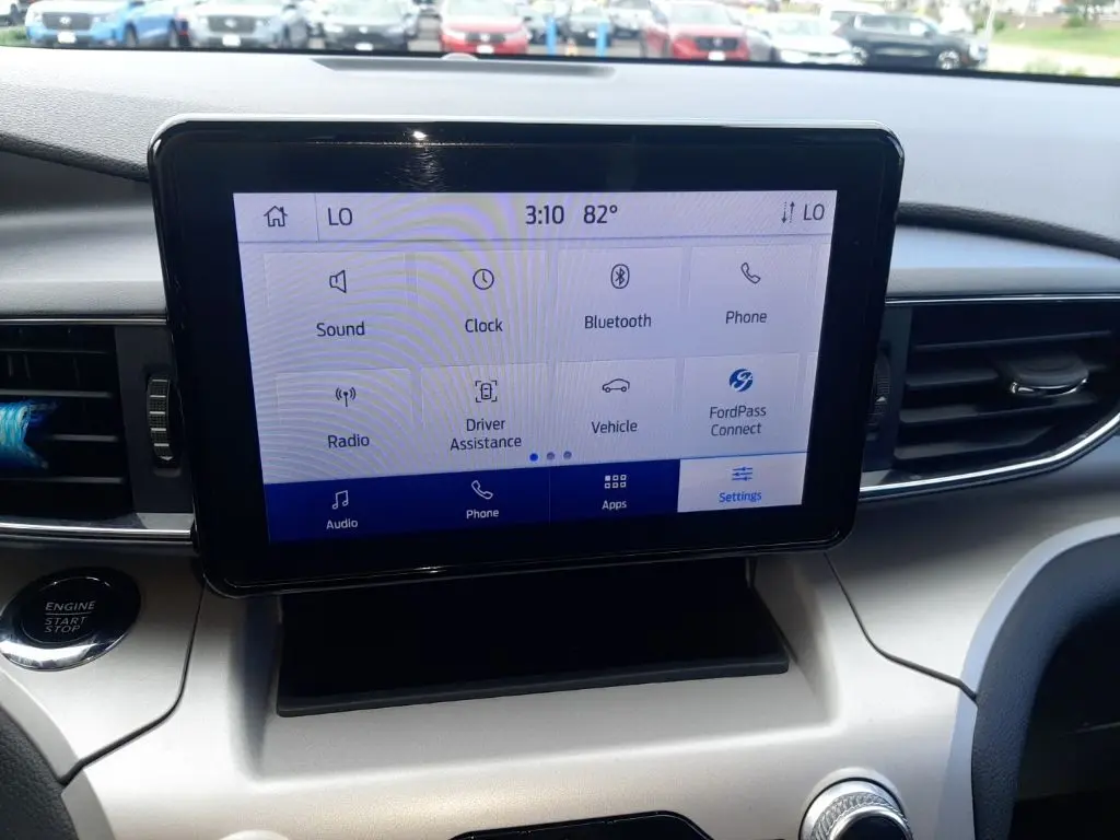 2024 Ford Explorer XLT photo 16