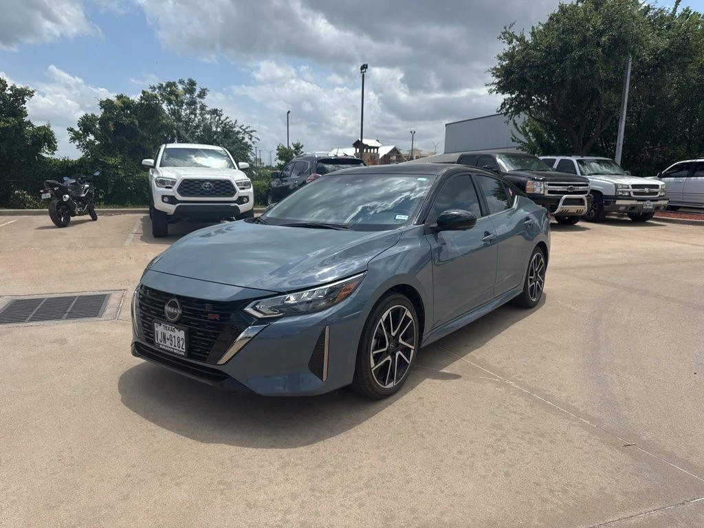 2025 Nissan Sentra SR CVT's photo