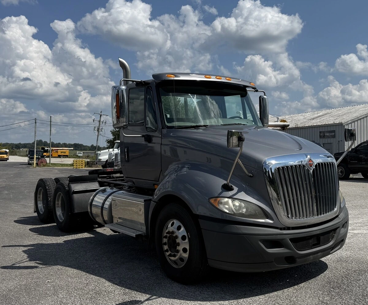 2017 International ProStar in Austin, IN — photo 2