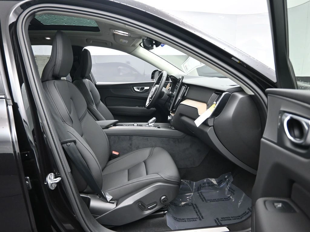 2026 Volvo XC60 Plus - Photo 27