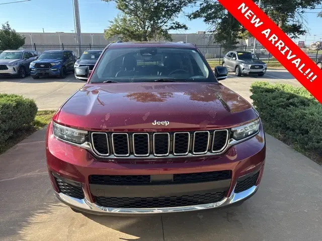 2022 Jeep Grand Cherokee Limited photo 2