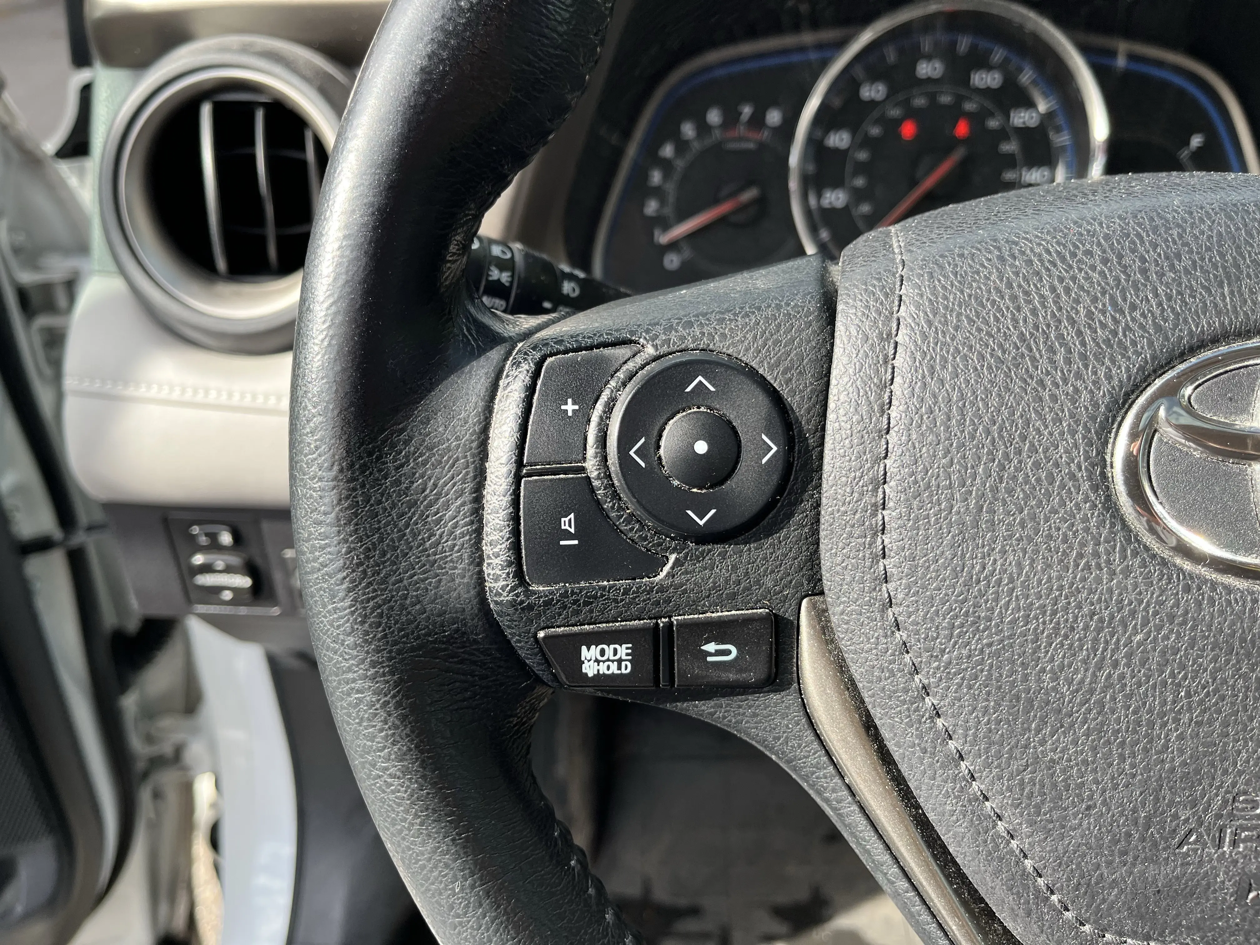 2015 Toyota RAV4 Limited photo 12