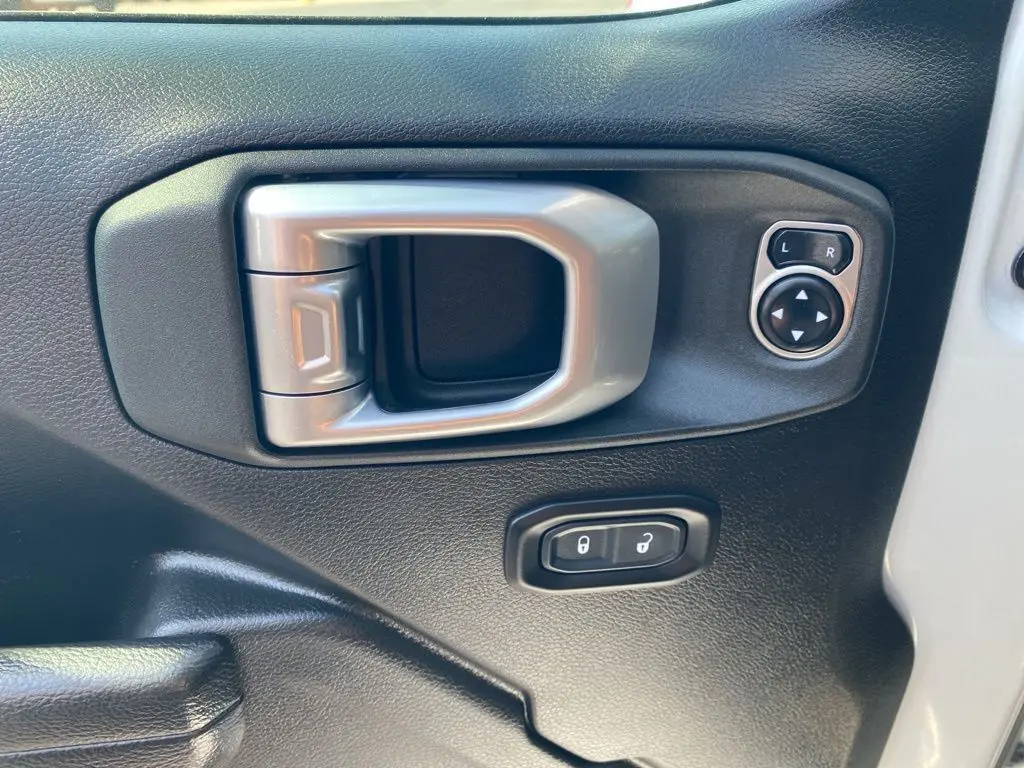 2023 Jeep Wrangler Rubicon 4xe photo 13