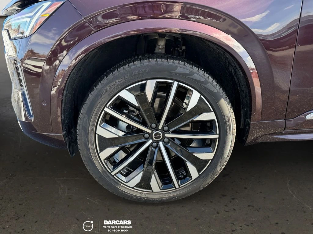 2025 Volvo - image 27