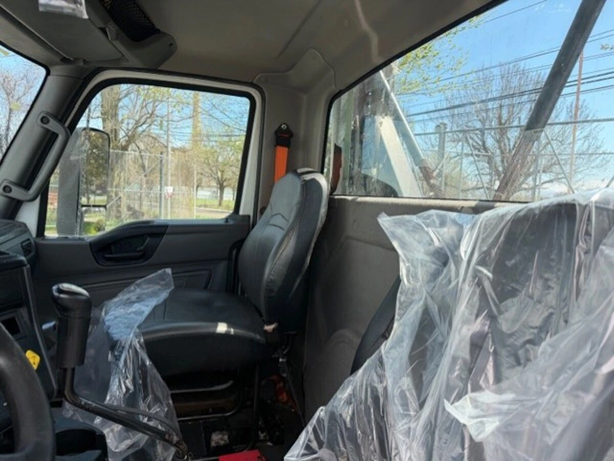 2020 International LT in Bridgeport, CT — photo 7