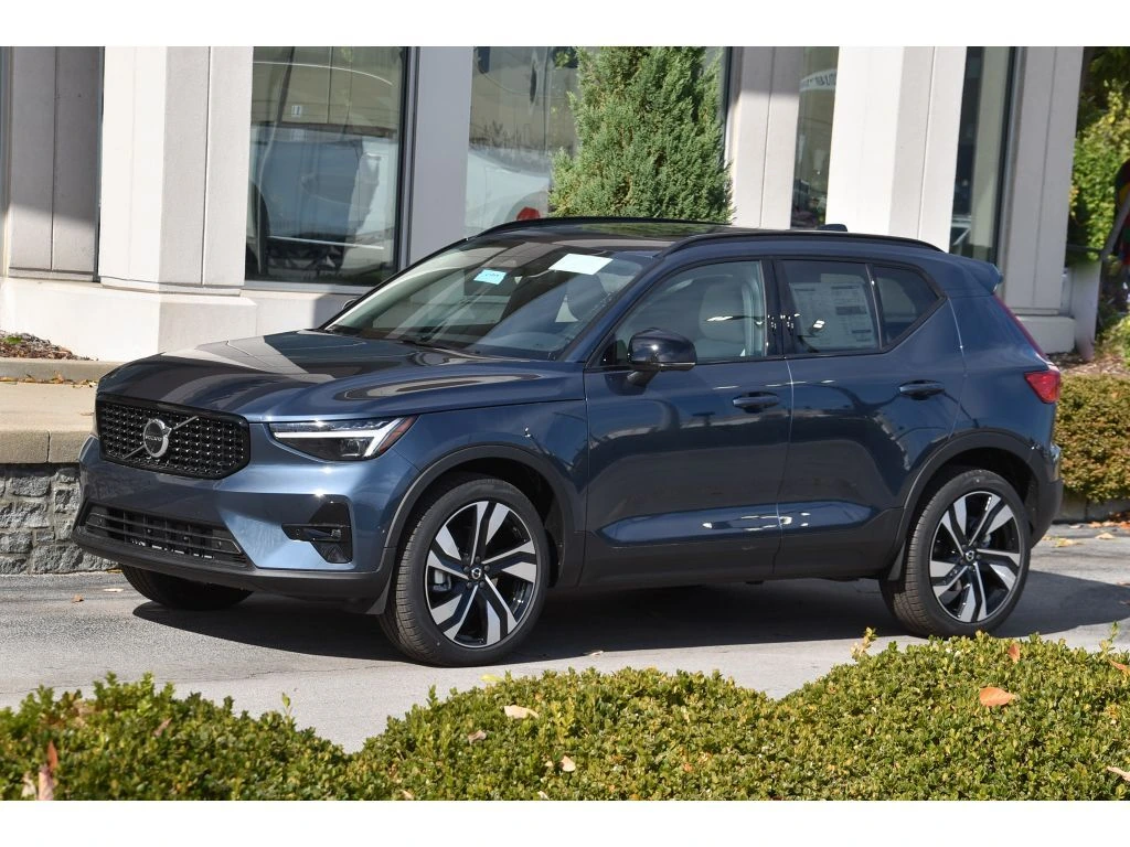 2026 Volvo - image 7