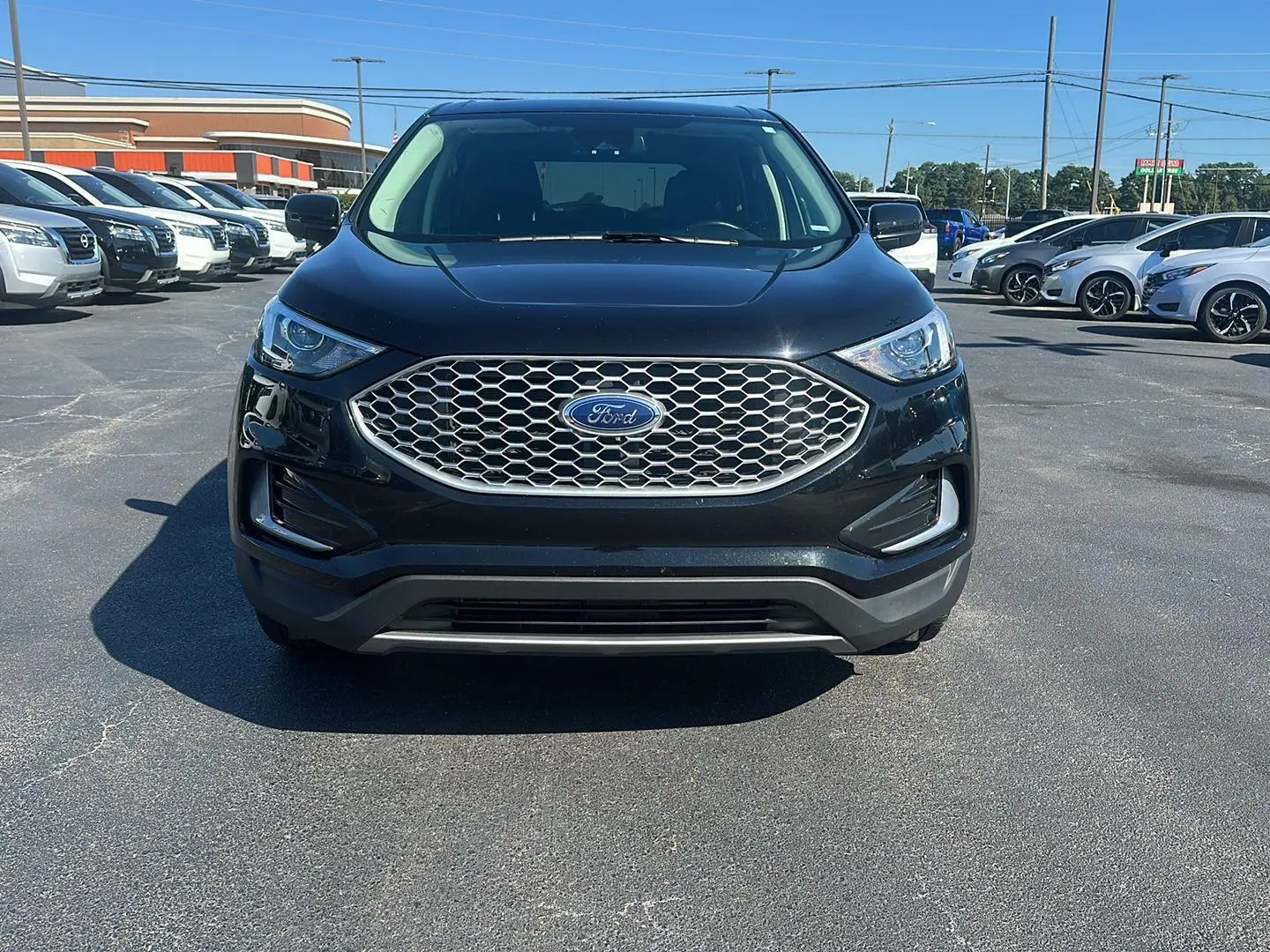 2023 Ford Edge SEL photo 2