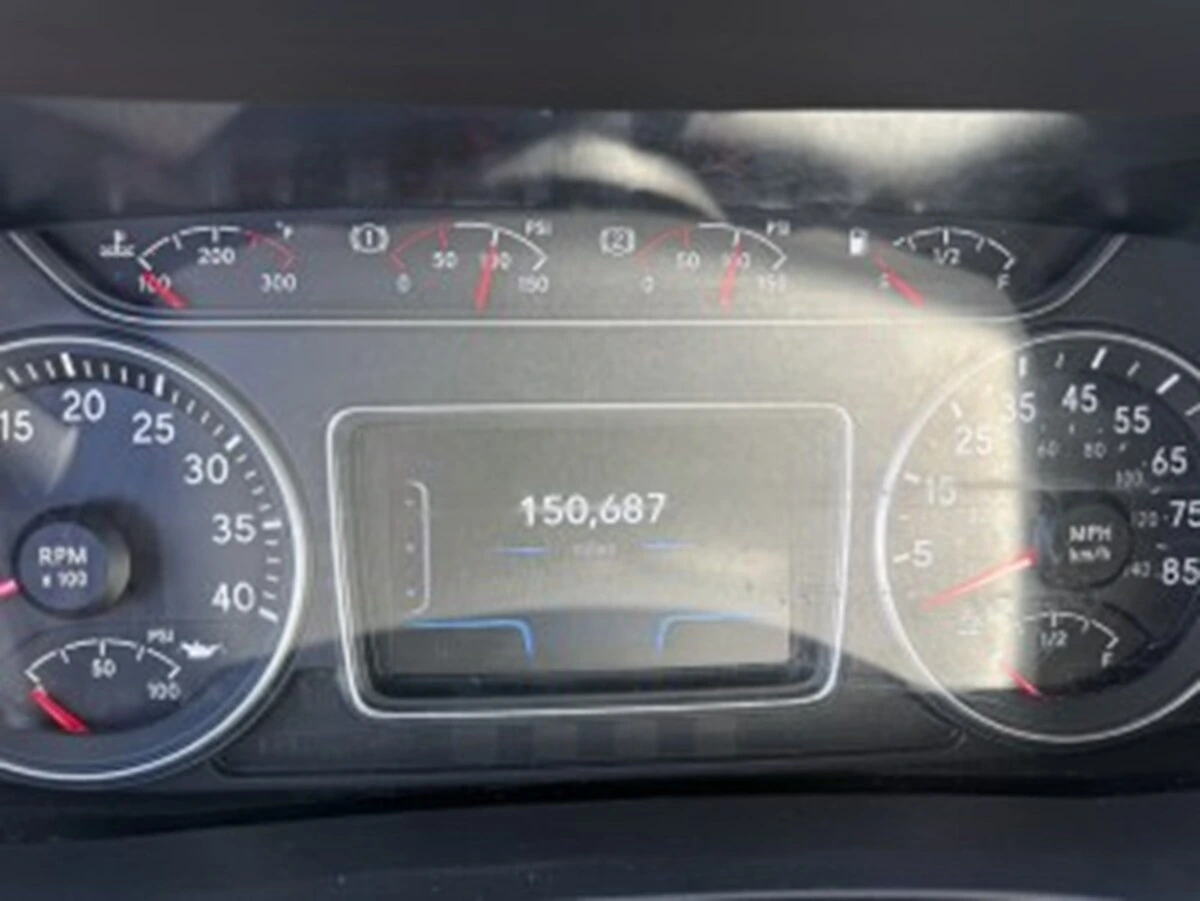 2022 International - image 8