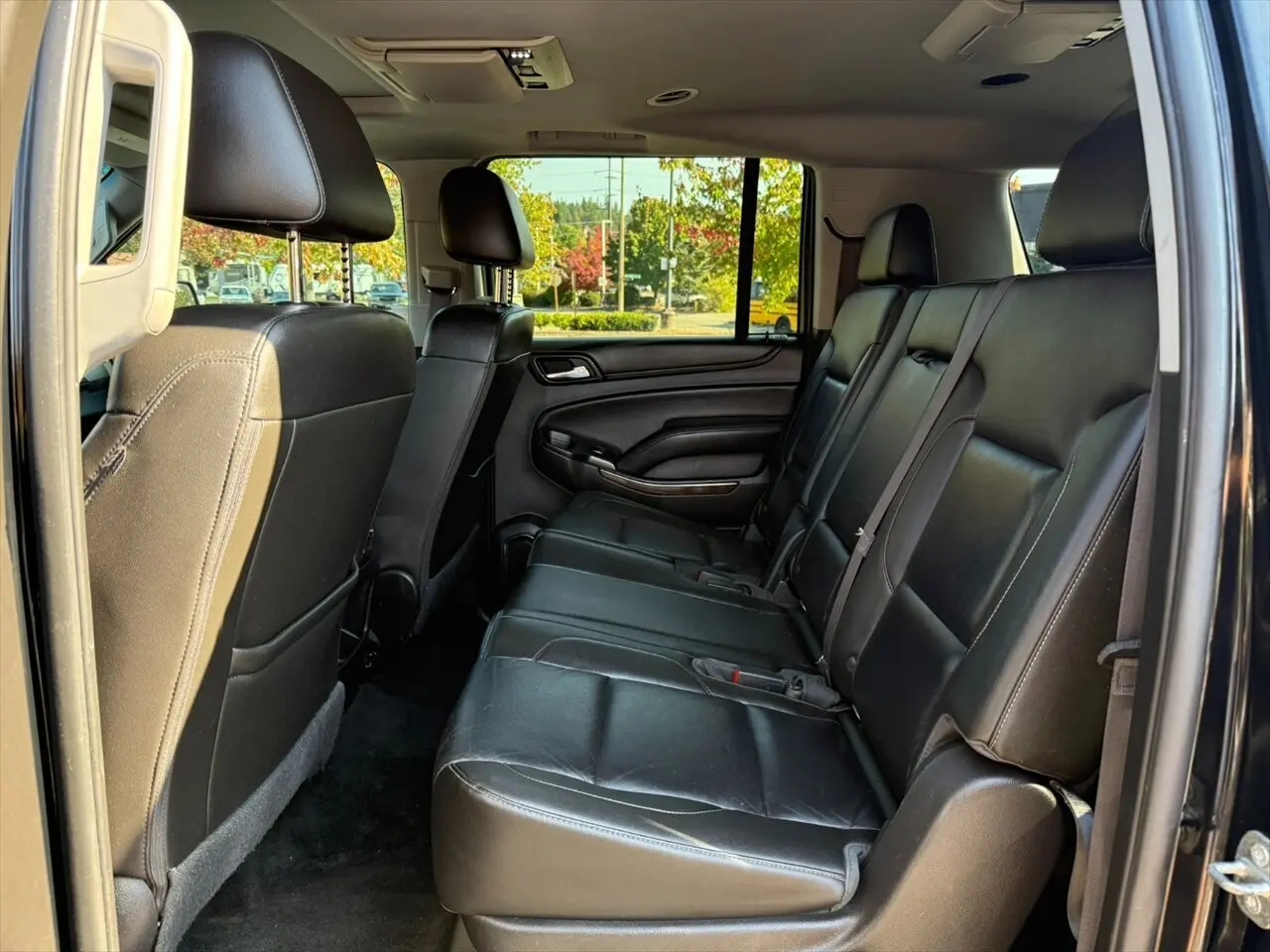 2016 Chevrolet Suburban LT photo 24