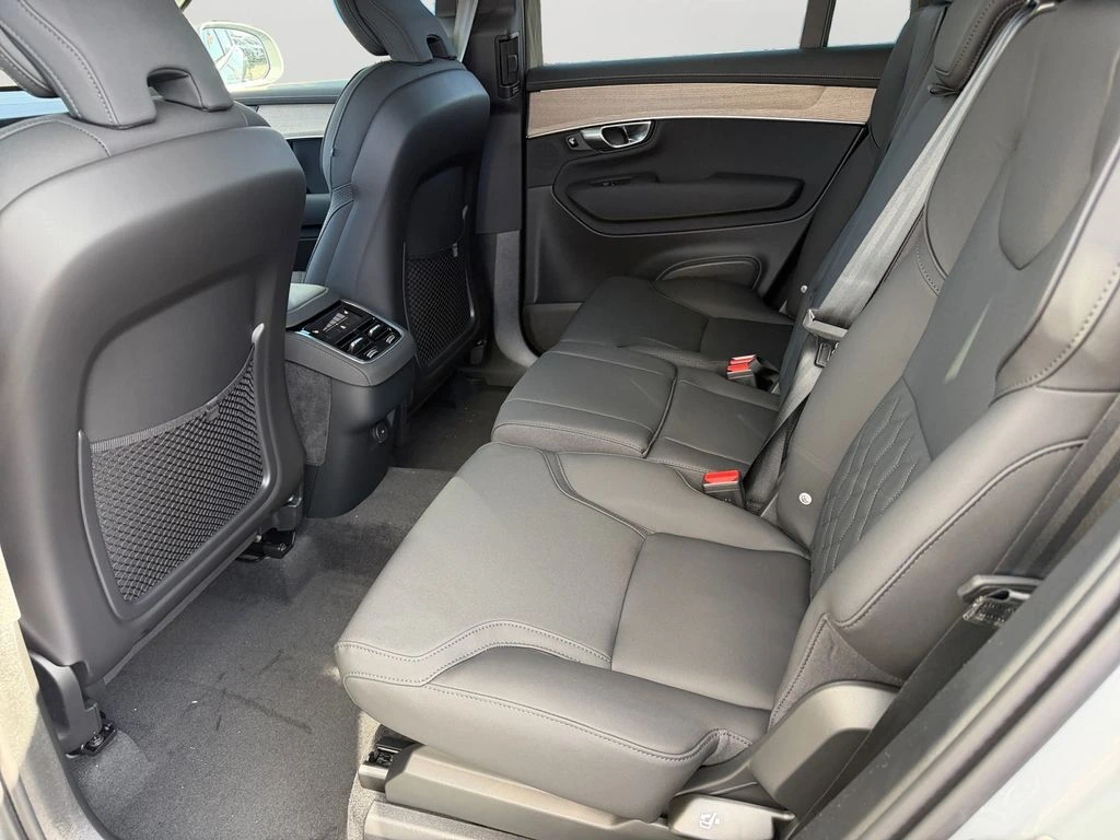 2026 Volvo - image 10