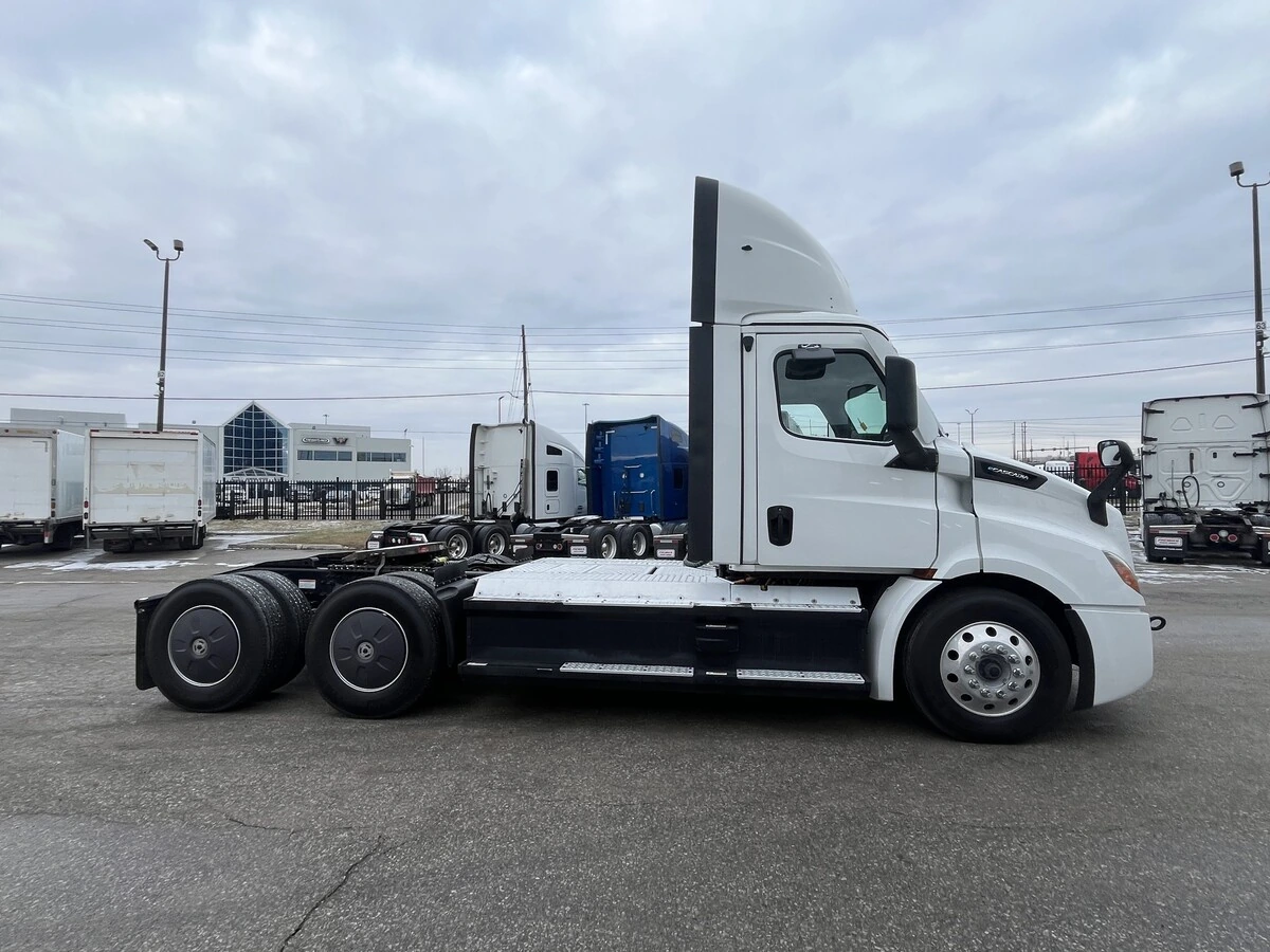 2024 Freightliner eCascadia in Mississauga, ON — photo 5