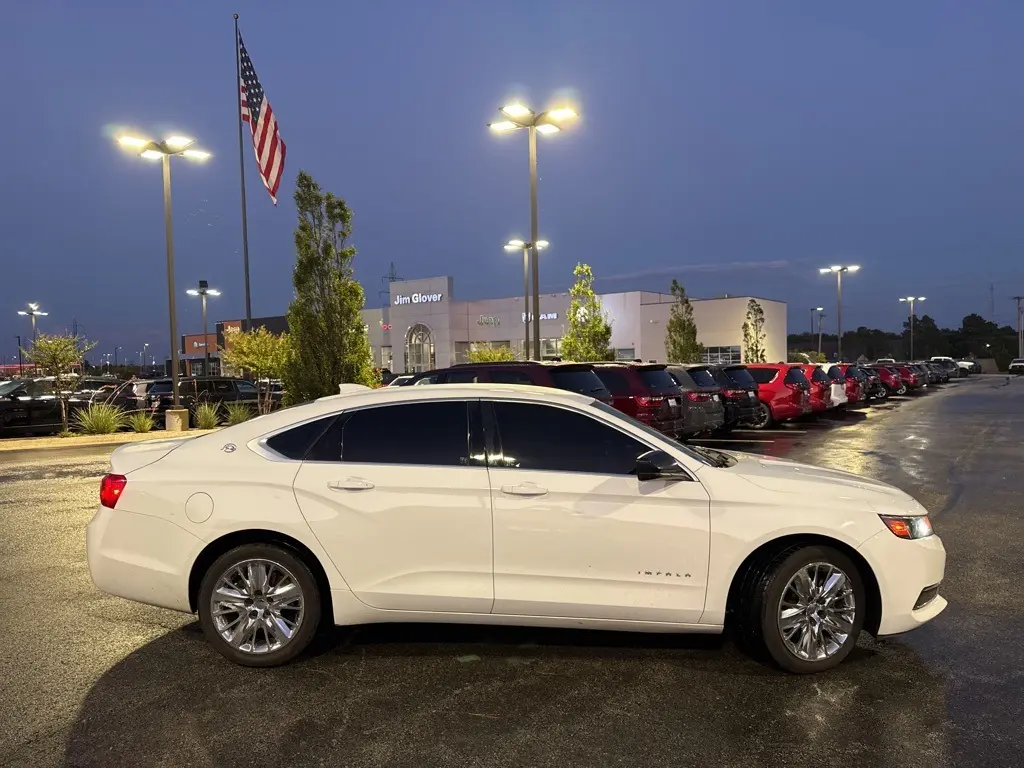 2017 Chevrolet Impala photo 2