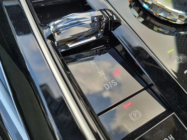 2026 BMW 7 Series 750e - Photo 27