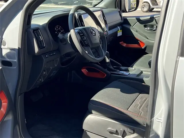 2025 Nissan Frontier PRO-4X photo 10