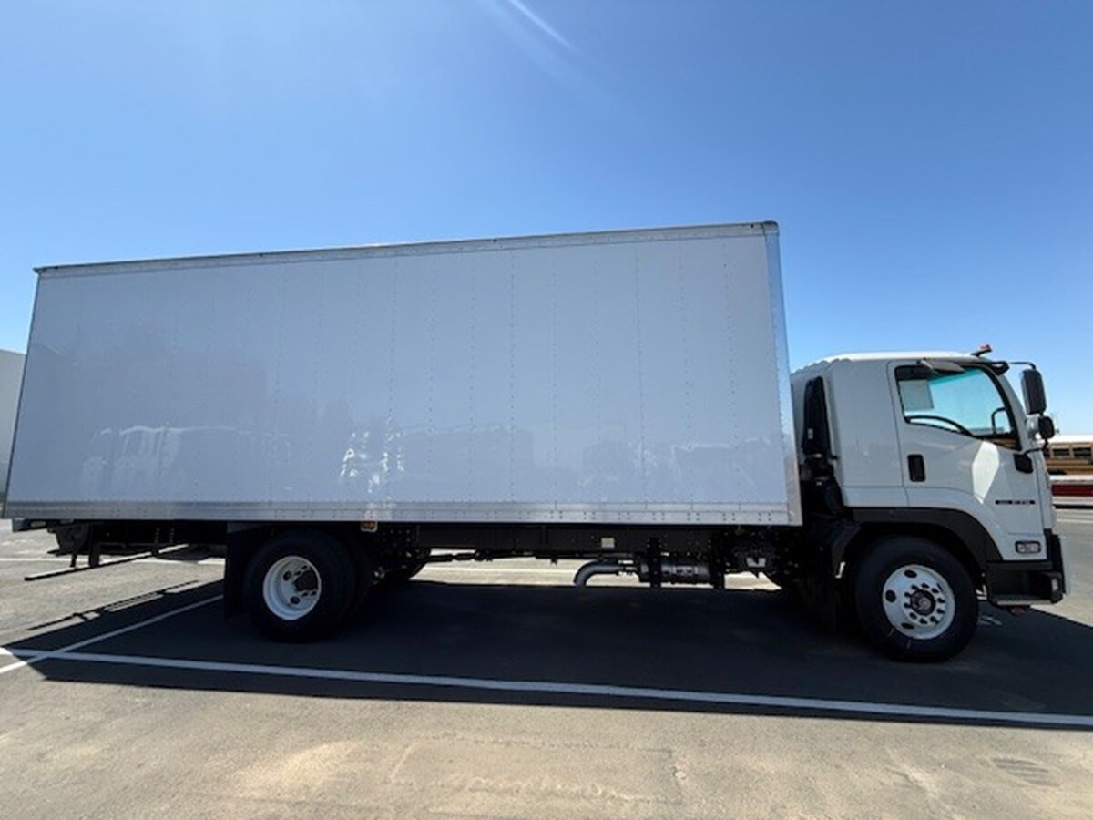 2025 Isuzu FTR in Flagstaff, AZ — photo 5