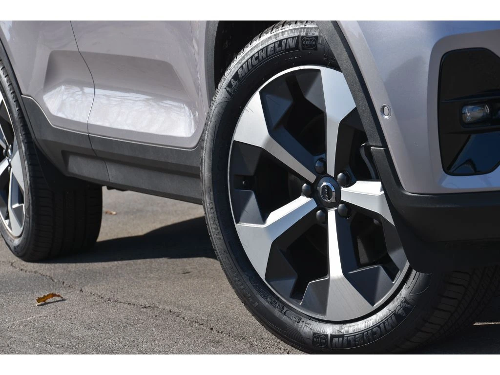 2026 Volvo - image 10