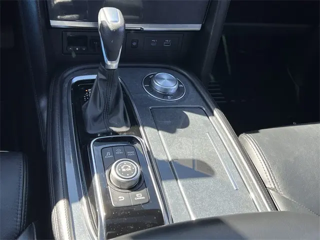 2023 Nissan Armada SL photo 15