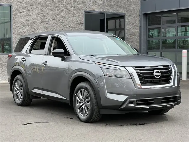 2025 Nissan Pathfinder S photo 8