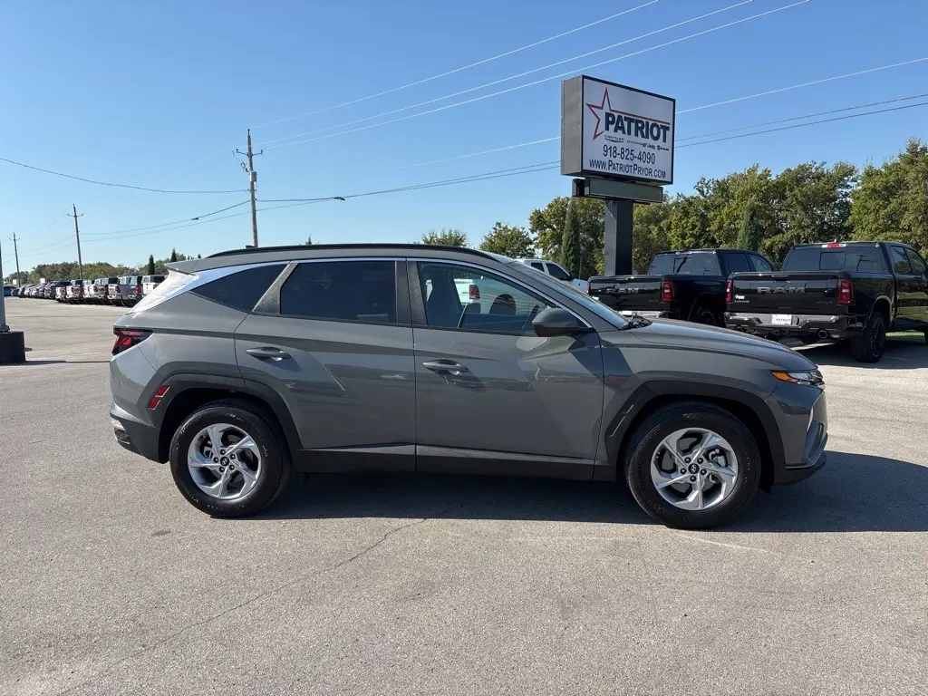 2024 Hyundai Tucson SEL photo 2