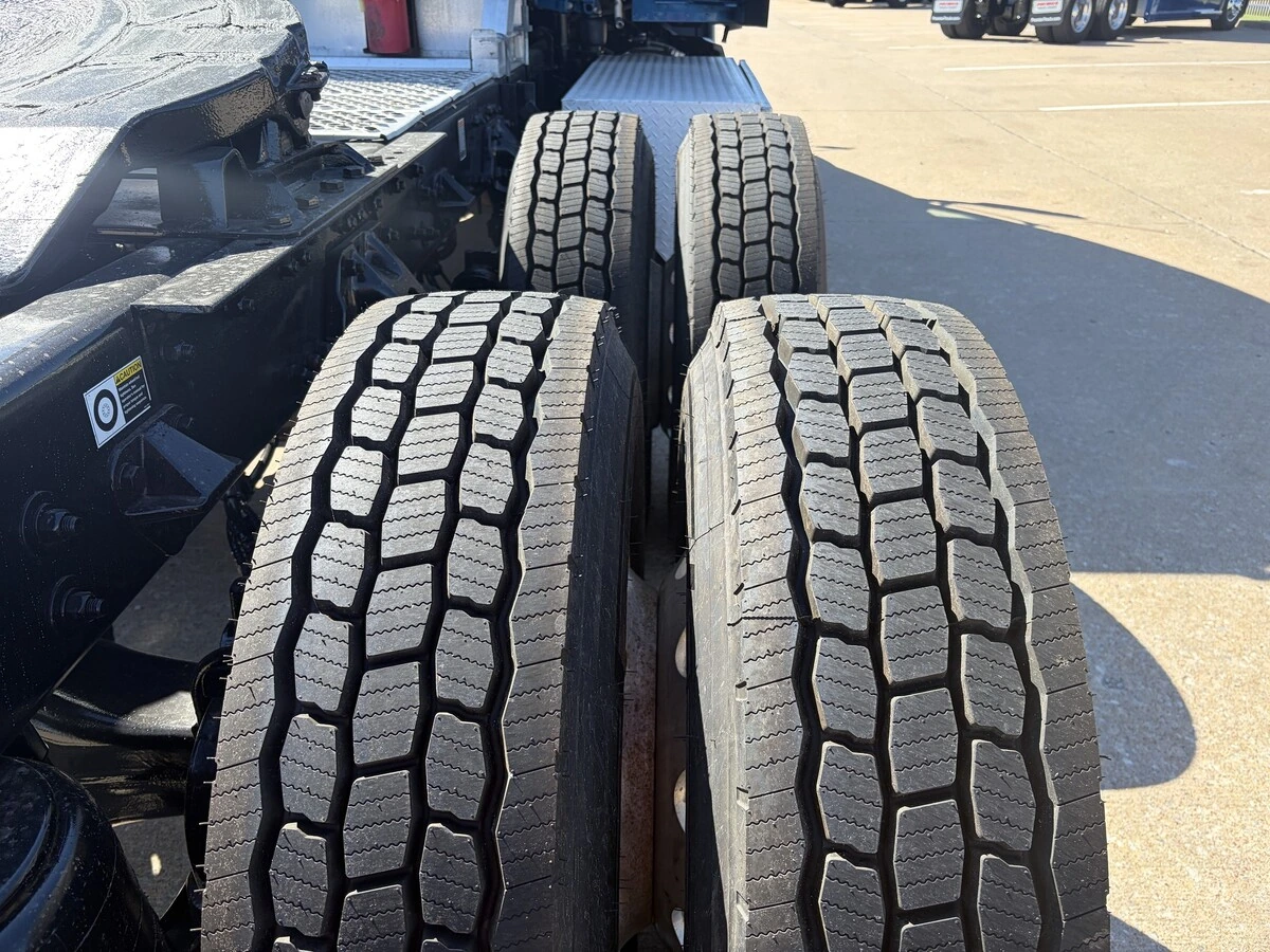 2023 Kenworth T680 — photo 7