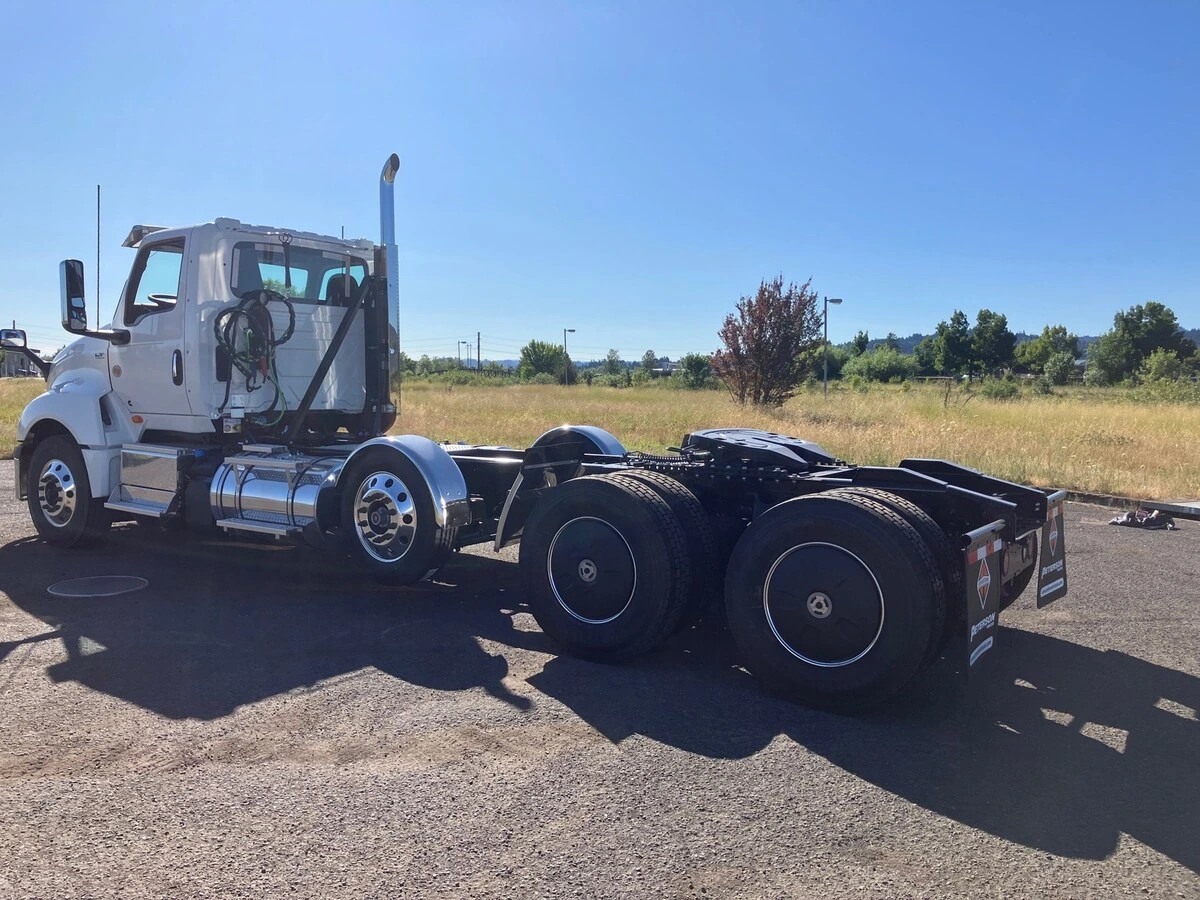 2025 International LT — photo 4