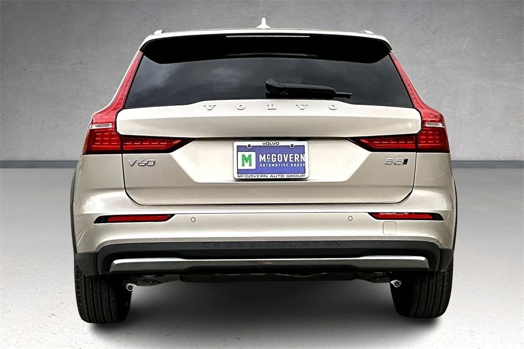 2026 Volvo - image 4