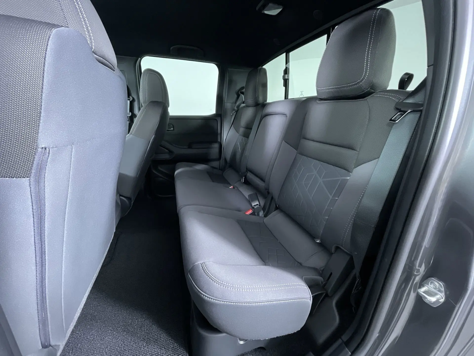 2026 Nissan Frontier Crew Cab SV photo 18