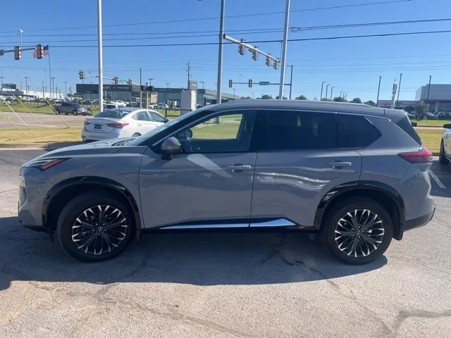2024 Nissan Rogue Platinum photo 3